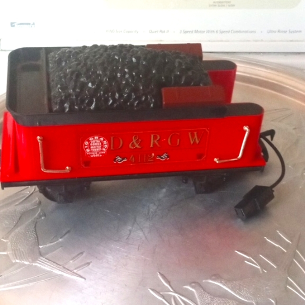 D & R  G W Red Toy train Caboose 4112. In EUC ..